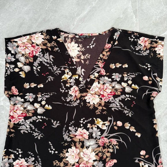 Women’s SHEIN Curve Floral Print High Low V-Neck Cap Sleeve Top Plus Size 1XL - Picture 4 of 16